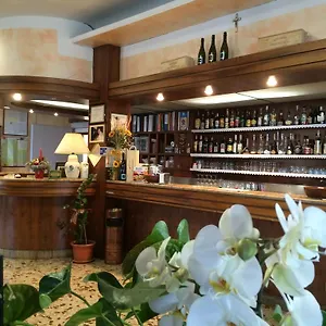 https://hotel-marchina.it-lombardy.com